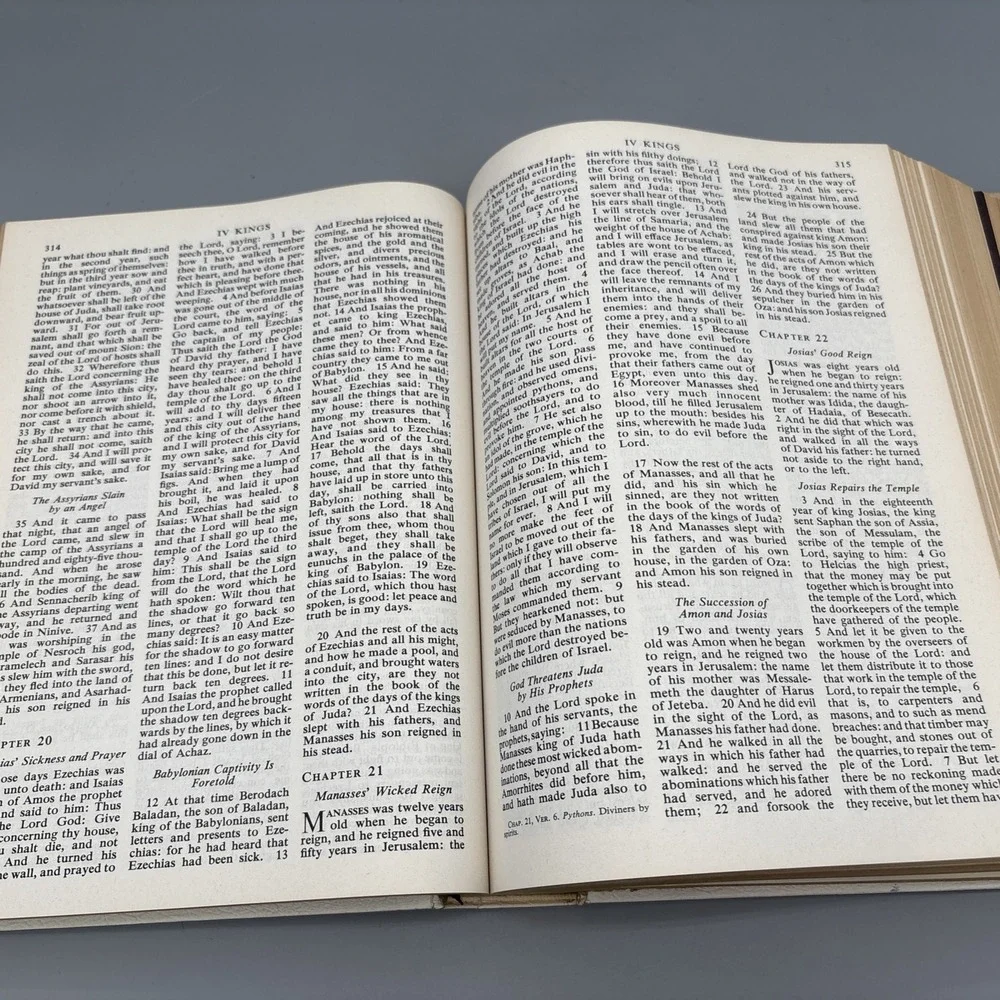 1963 The‎ Holy Bible With The Confraternity Text Catholic Version White
